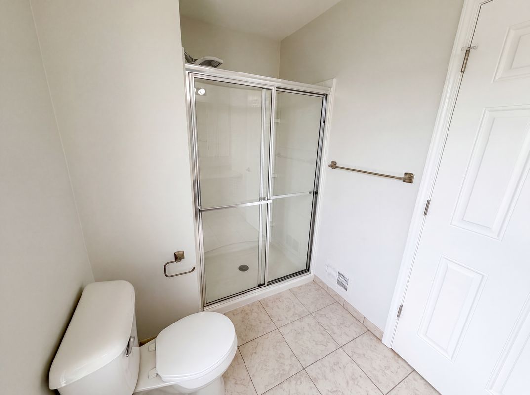 Photo 17 of 44 of 42824 Greystone Dr, Sterling Heights, MI