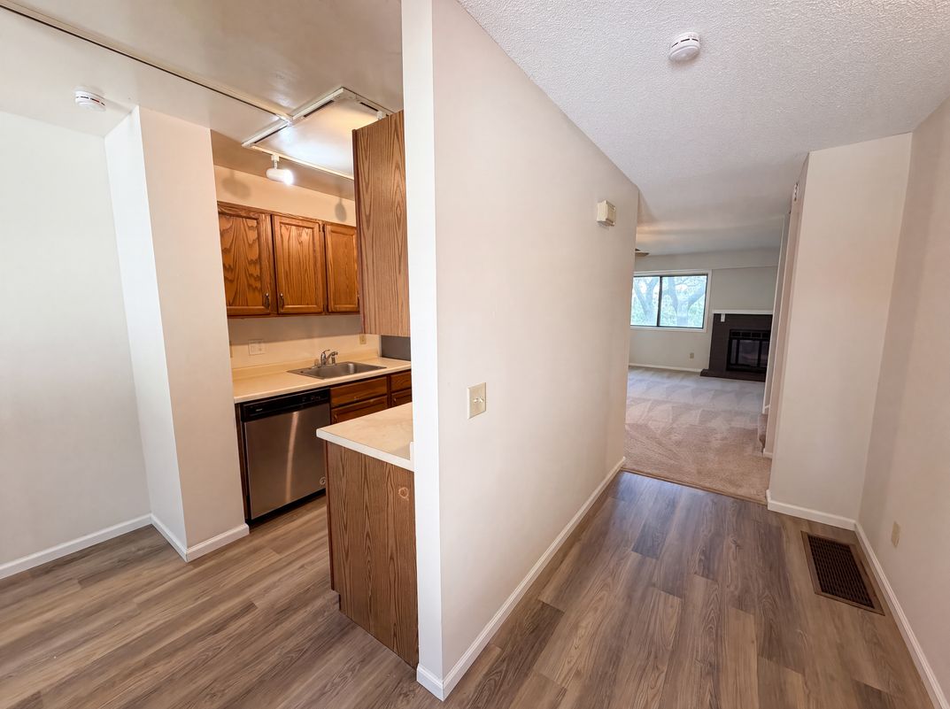 Photo 6 of 30 of 201 Bridlewood Dr, St. Paul, MN