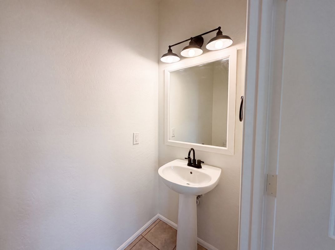 Photo 10 of 27 of 7730 W Giles Rd, Phoenix, AZ