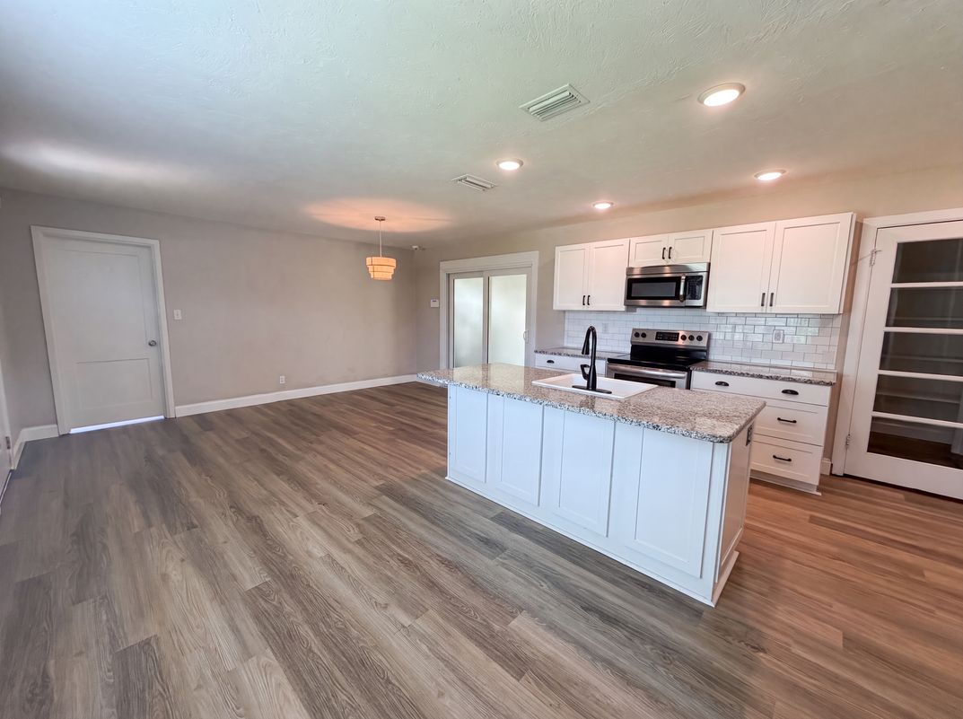 Photo 8 of 15 of 1521 W River Shore Way, Tampa, FL