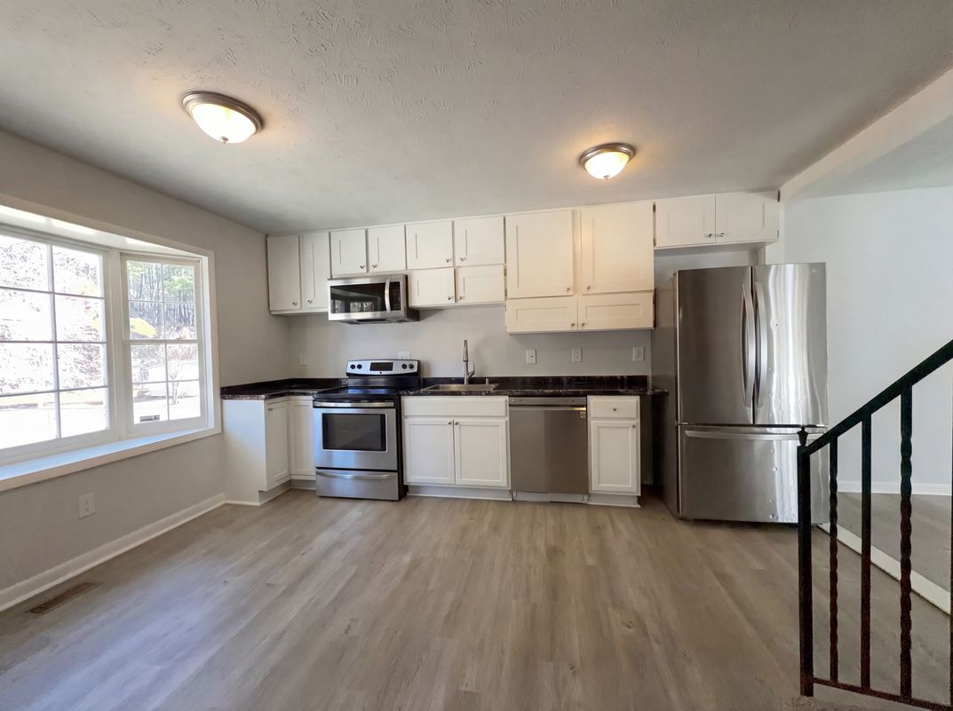 Photo 2 of 18 of 7594 Beverly Dr, Fayetteville, NC