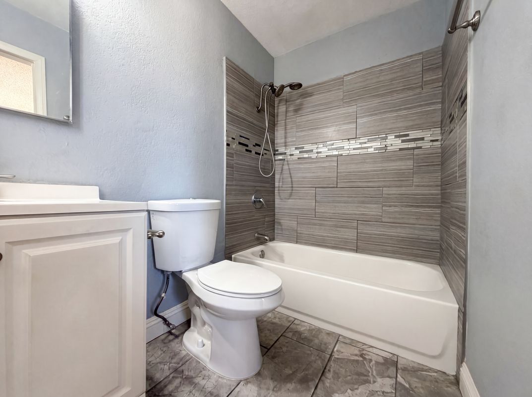 Photo 14 of 24 of 15929 La Verida Dr, Victorville, CA