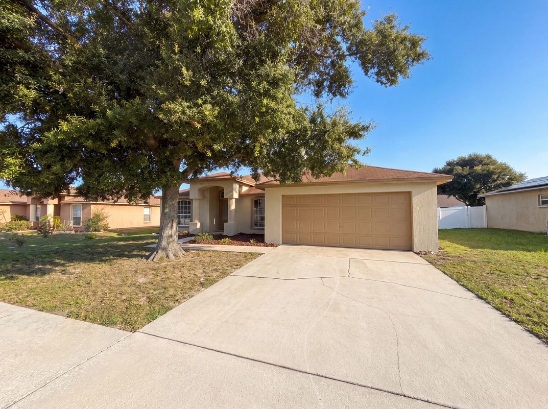 Photo 15 of 19 of 1038 Highland Crest Cir, Lake Wales, FL