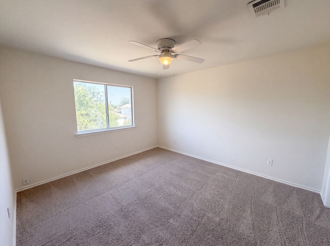 Photo 11 of 20 of 710 Encanto Dr, Leander, TX