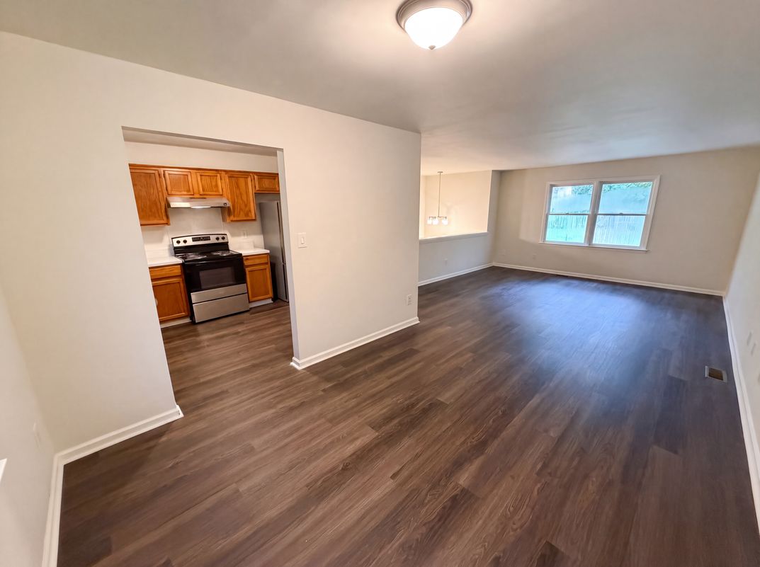 Photo 9 of 28 of 6409 Tivoli Ct, Charlotte, NC