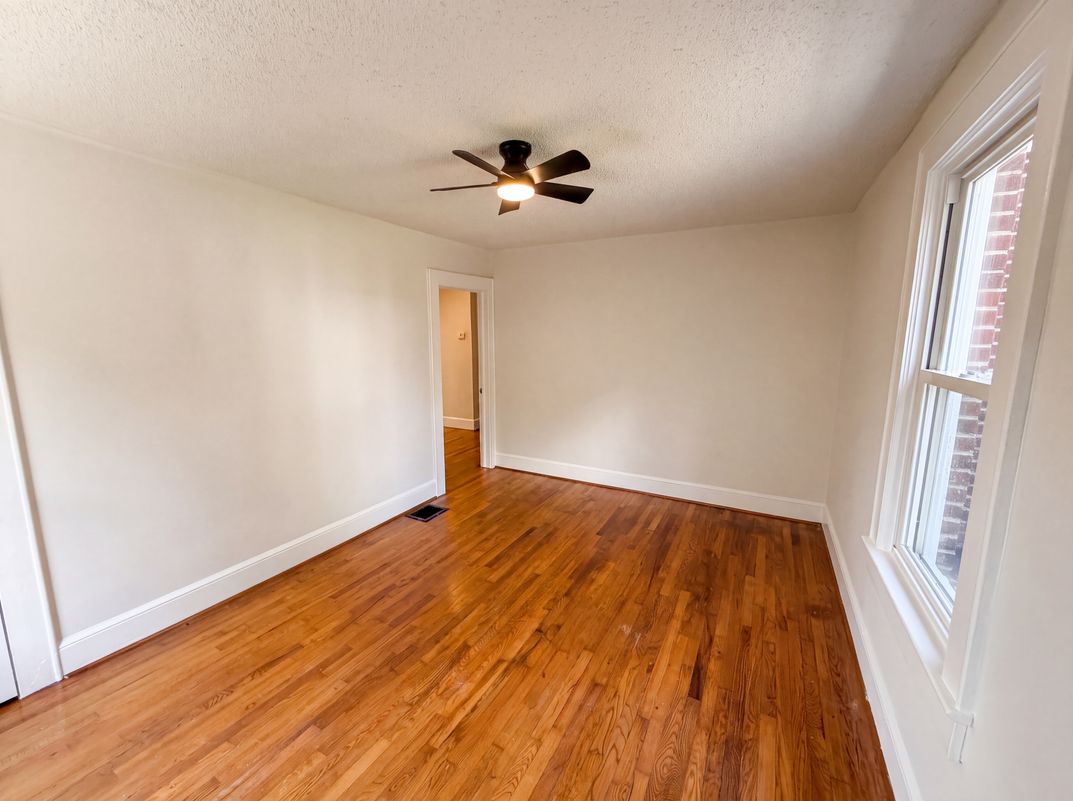 Photo 8 of 16 of 309 E Blue Ridge Dr, Greenville, SC