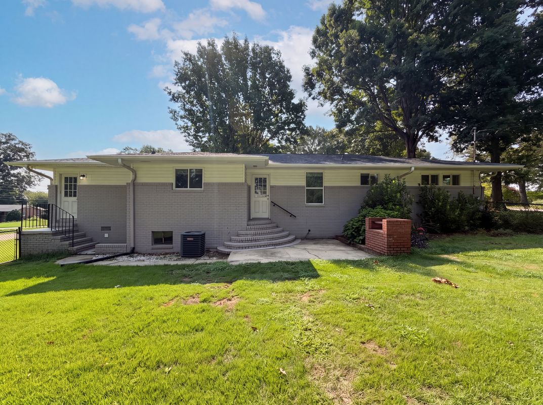 Photo 5 of 19 of 1605 Auten Rd, Gastonia, NC