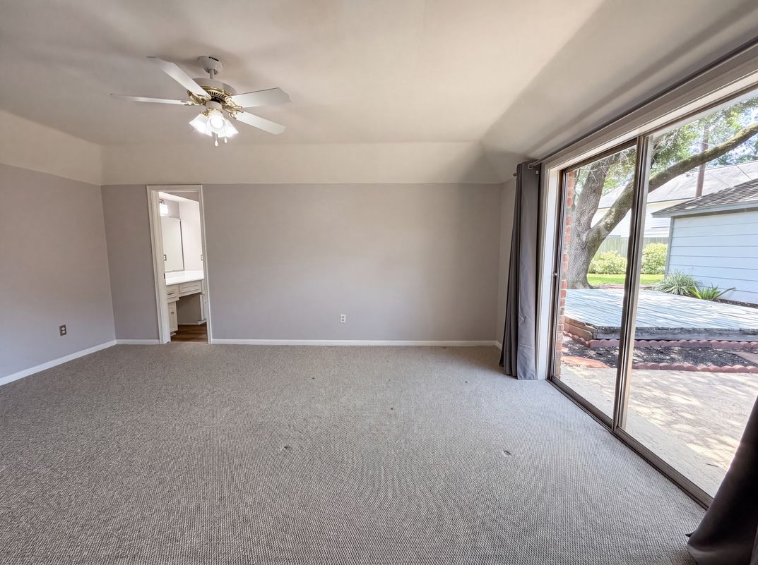 Photo 13 of 20 of 10327 Sweetwood Dr, Houston, TX