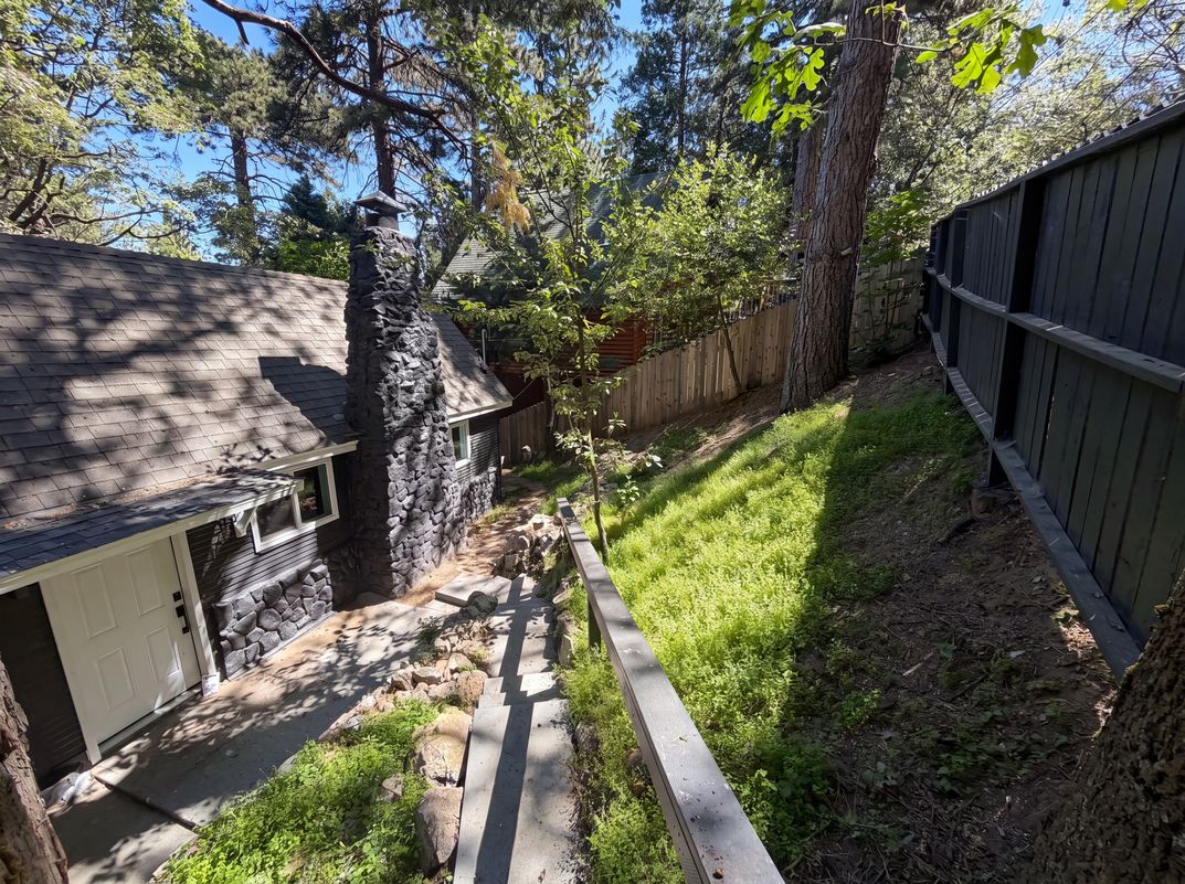 Photo 15 of 24 of 982 Oak Dr, Crestline, CA
