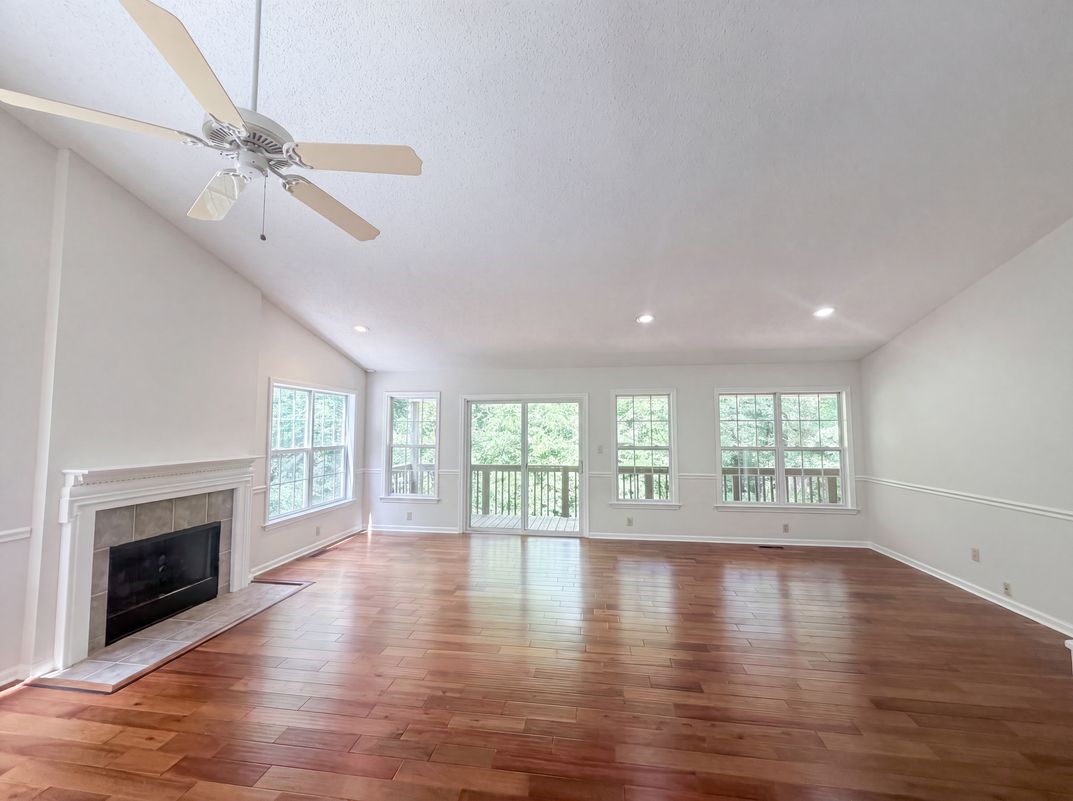 Photo 7 of 17 of 221 Grandview Dr, Statesville, NC