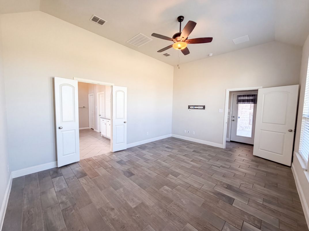 Photo 4 of 33 of 15133 Seventeen Lakes Blvd, Roanoke, TX
