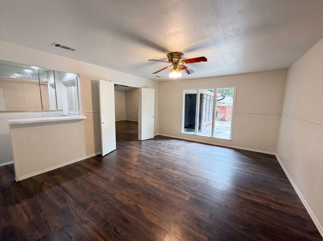 Photo 10 of 20 of 722 S Forest Ln, Duncanville, TX