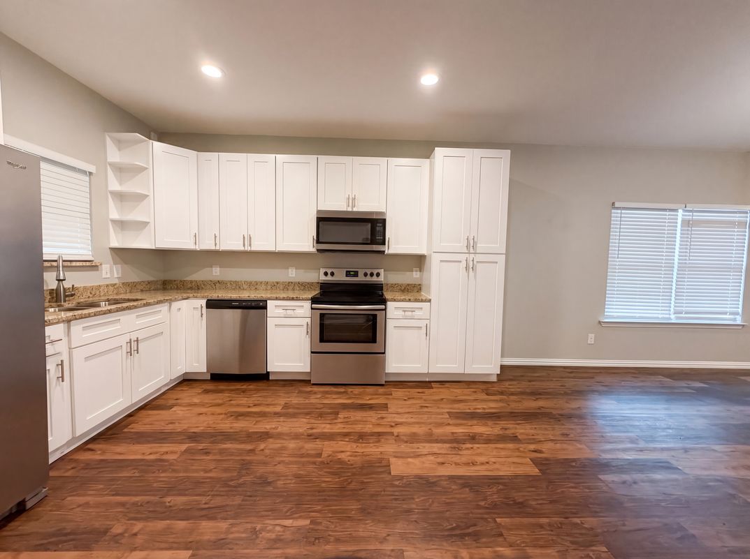 Photo 6 of 18 of 619 E Arlington Ave, Fort Worth, TX