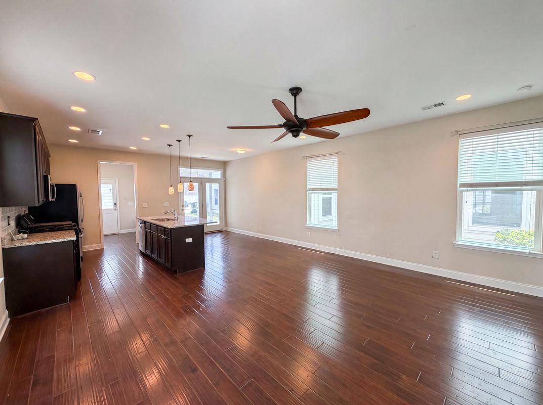 Photo 3 of 15 of 1013 Ashley Garden Blvd, Charleston, SC