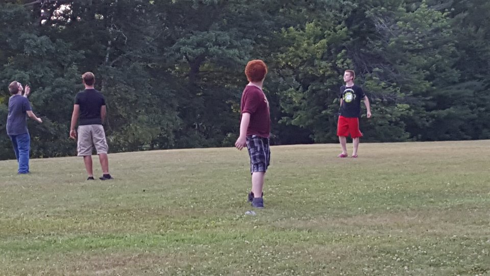 B Mon Frisbee (12)