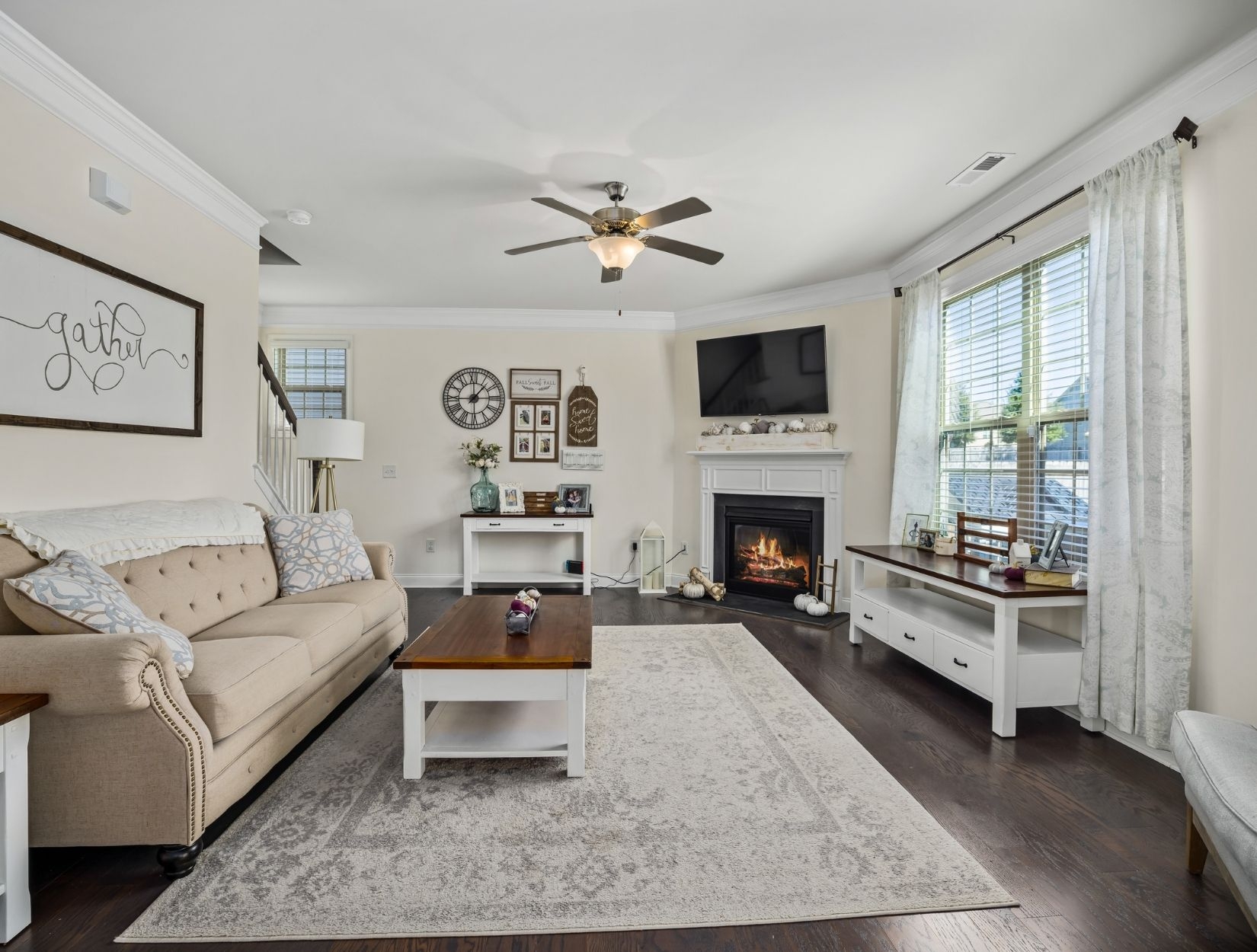 Why Hiring a Cleaning Service Saves You Time and Stress