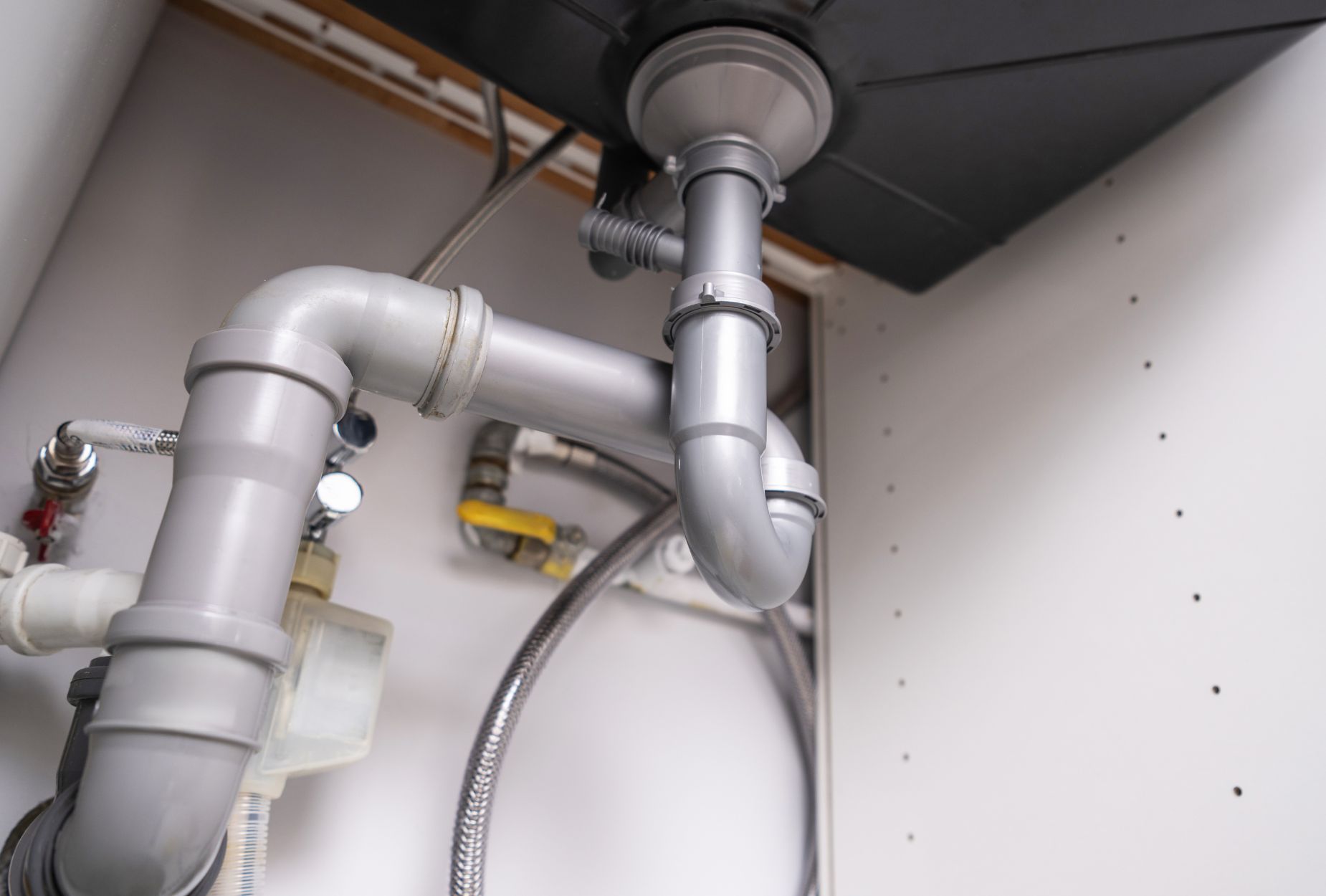 Why should homeowners avoid DIY gas line repairs?