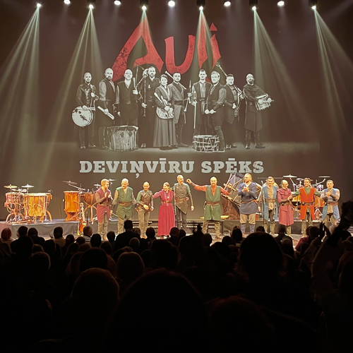 Deviņvīru Spēks (Live at Lielais Dzintars, Liepāja, 2023) Cover Art Blurred Background