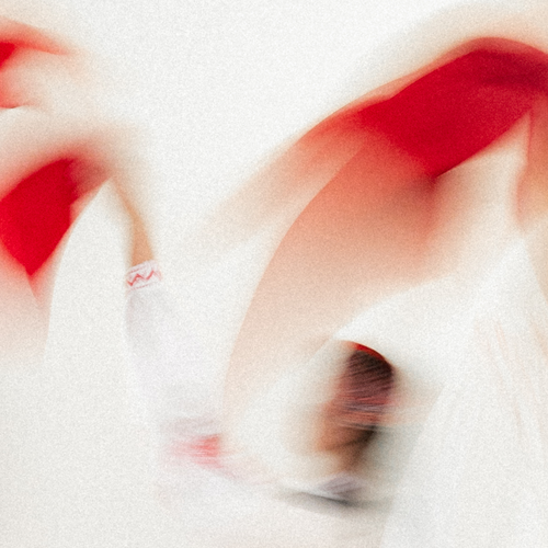 Mums būs kāzas! Cover Art Blurred Background