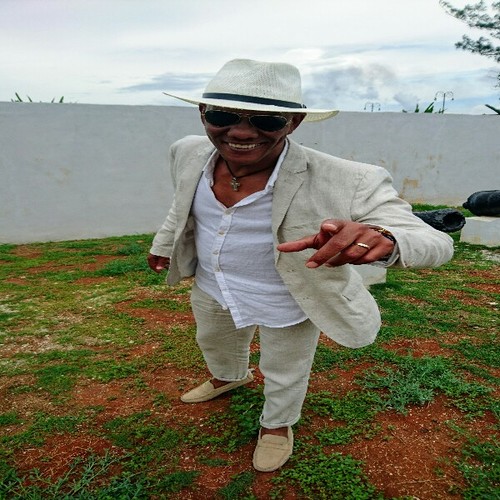 De Vuelta a la Habana Cover Art Blurred Background