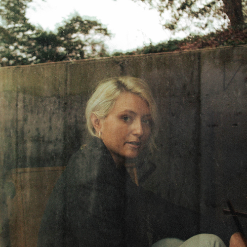 don't let go of me Cover Art Blurred Background
