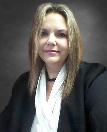 Headshot of Lyn Arquilla