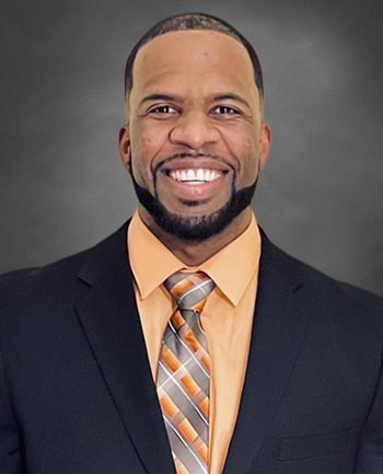 Headshot of Justin Lee