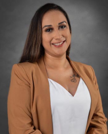 Headshot of Ariana Bustamante