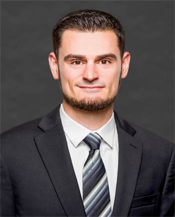 Headshot of Alexander DeLeon