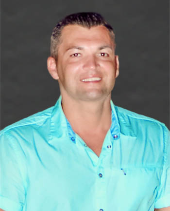 Headshot of Max Shaposhnikov