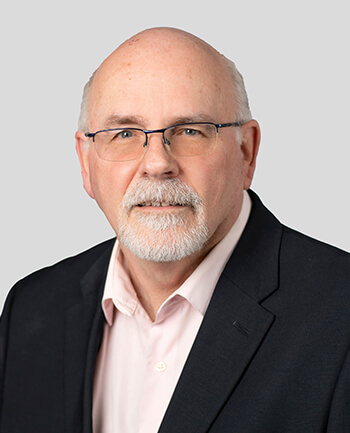 Headshot of Dennis Graves