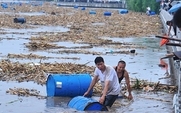 Aside_barrels_in_songhua_river_large2