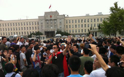 Aside_protesting2