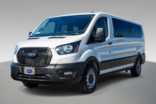 15 Passenger Van – Low Roof