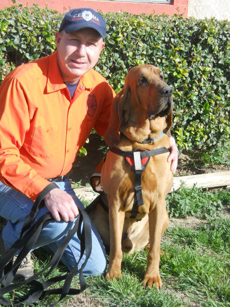Bob-Wells-With-Bloodhound-Gadget