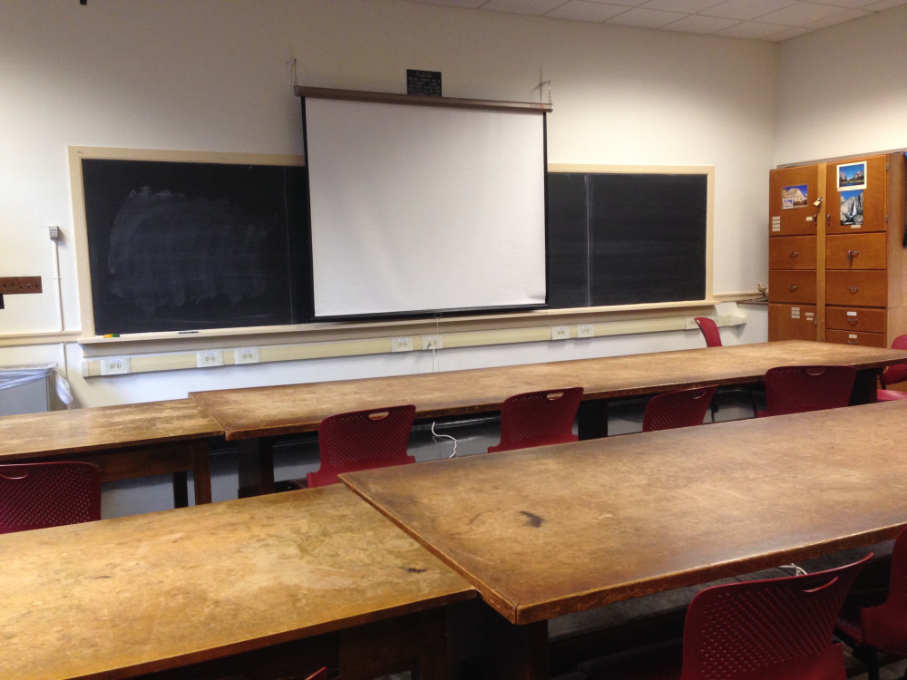 Warner Hall Room 112 layout photo