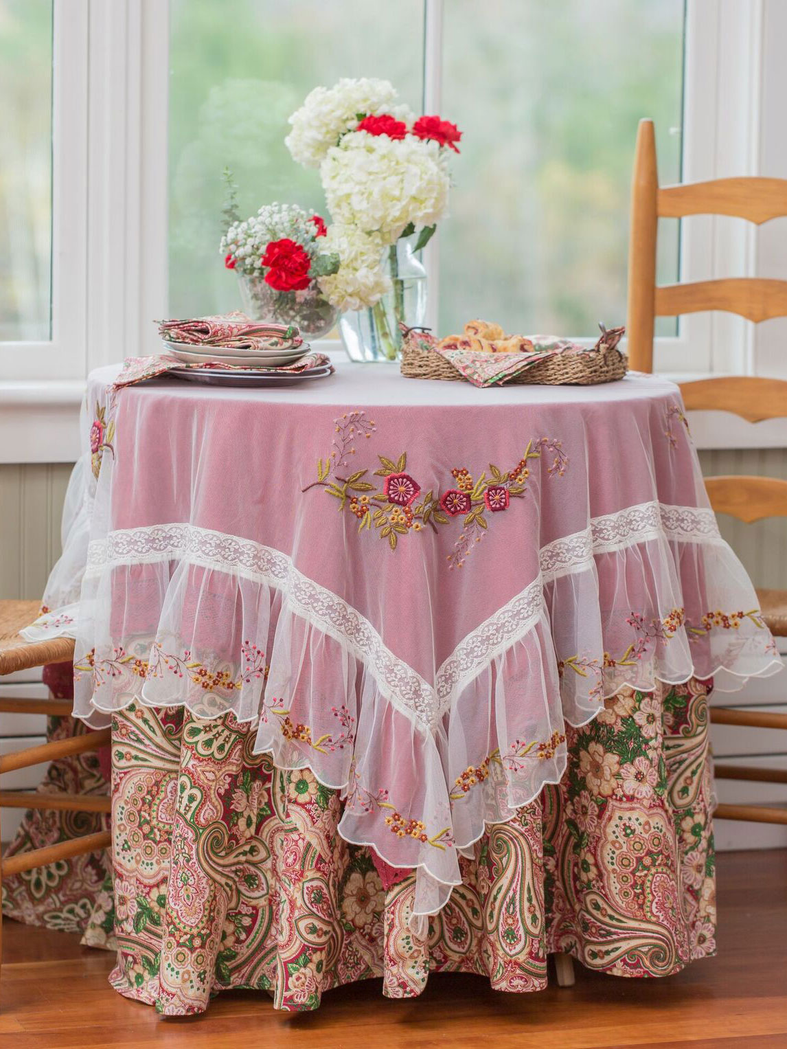 Comfort & Joy Layered Table Set Linens & Kitchen, Tablecloths