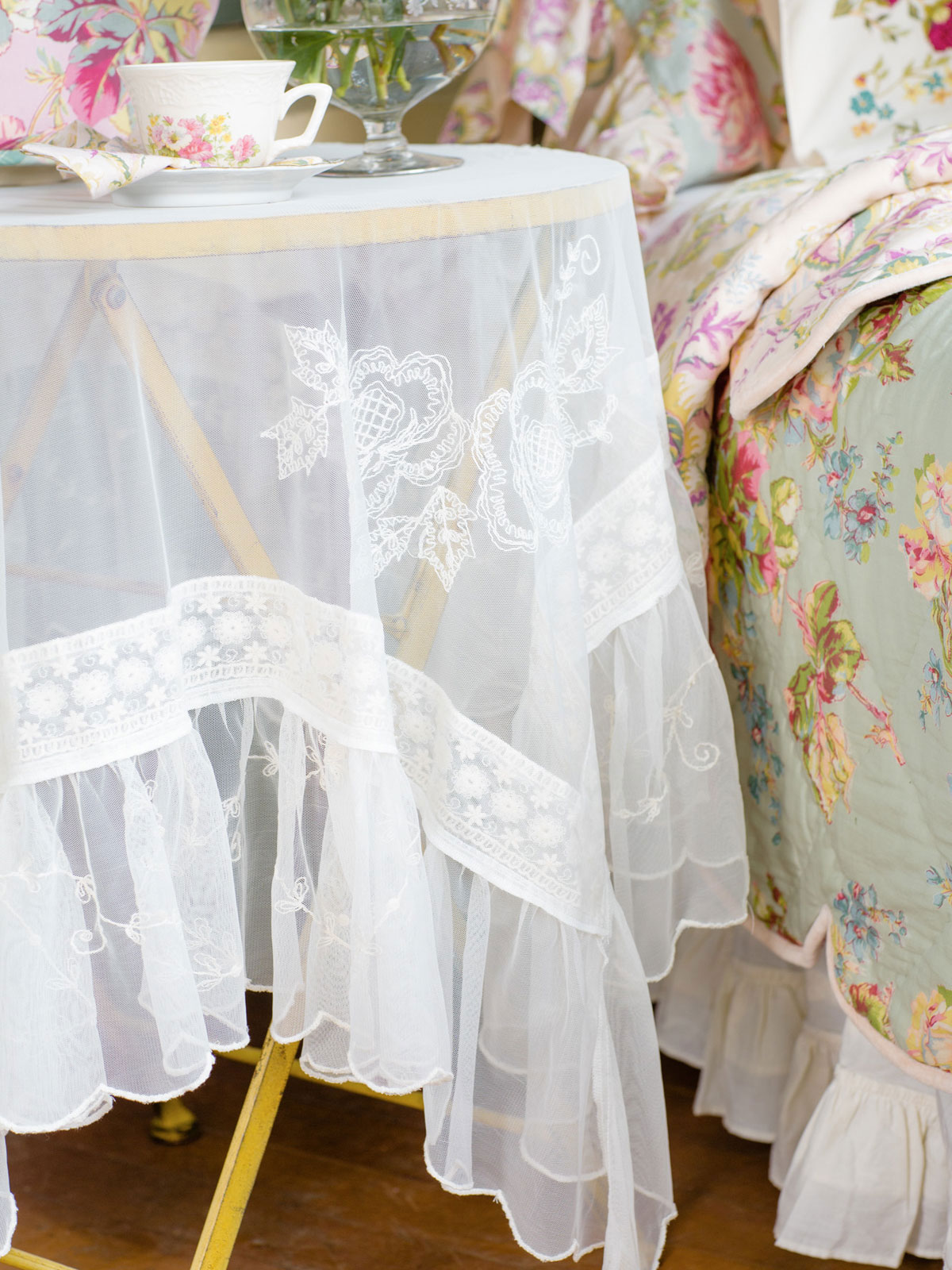 Angelic Embroidered Tablecloth Linens & Kitchen, Tablecloths
