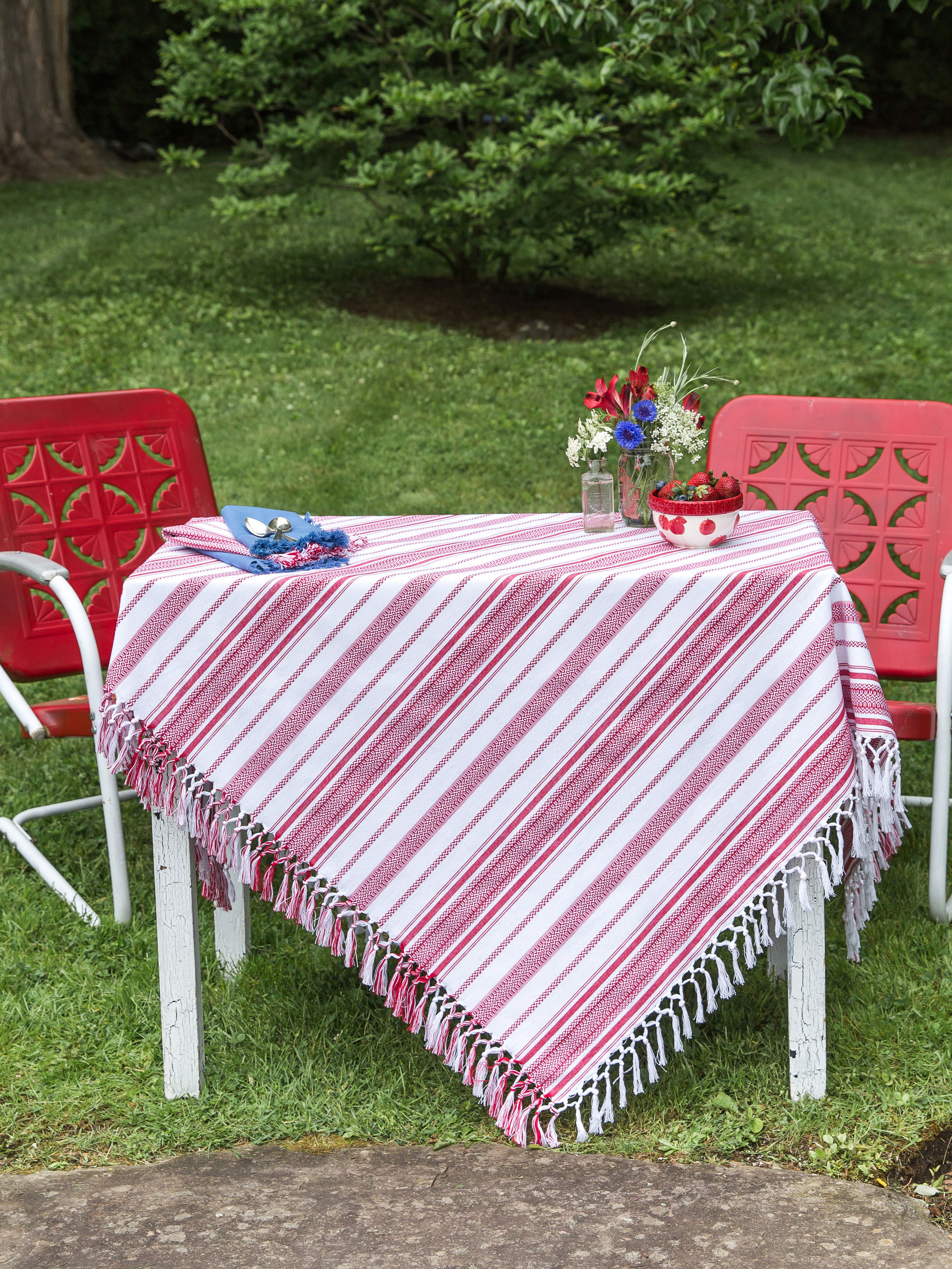 Happy Picnic Gingham Tablecloth Red Linens & Kitchen, Tablecloths