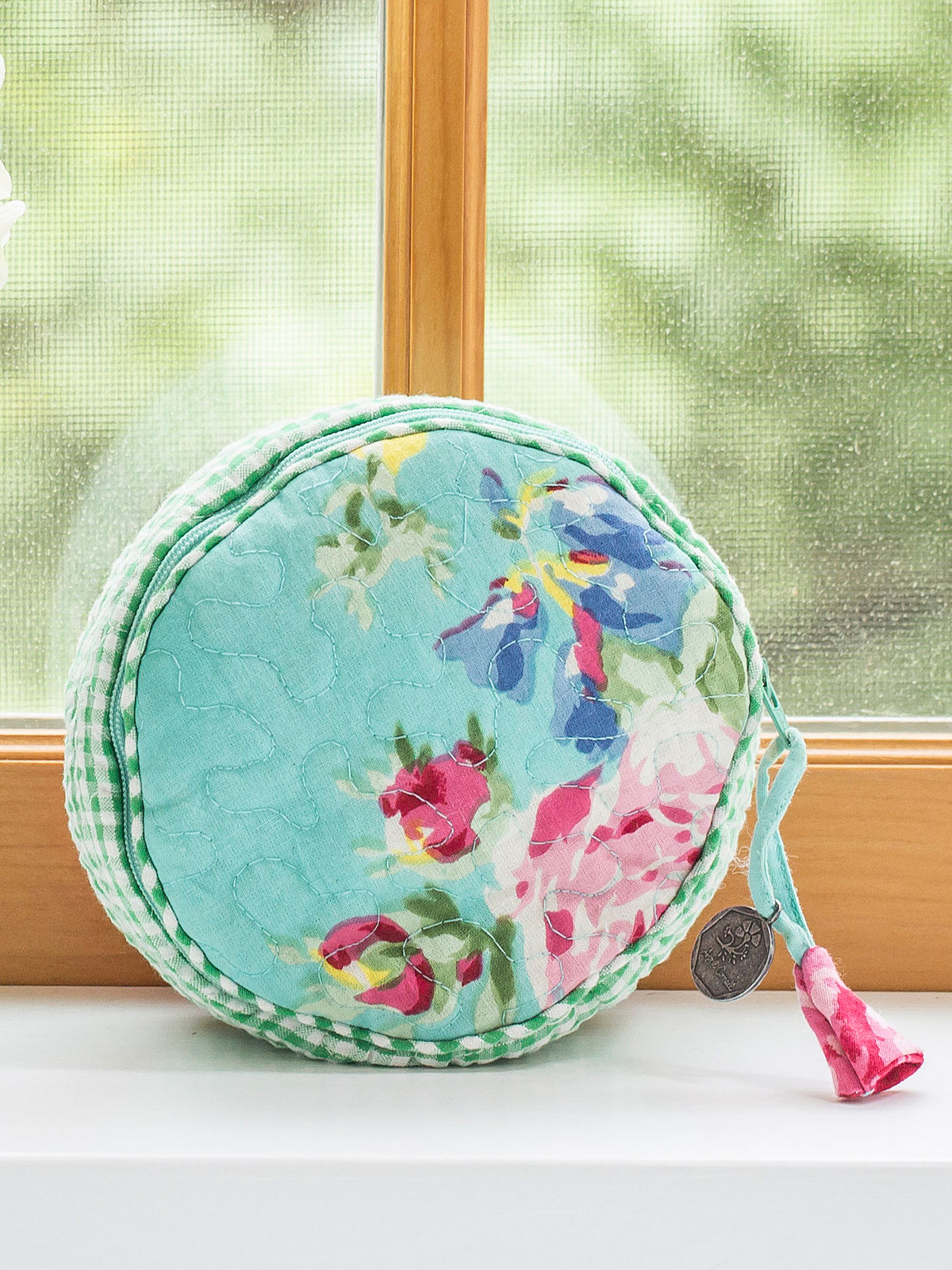 Printemps Patchwork Round Cosmetic Bag Accessories, Bags Beautiful