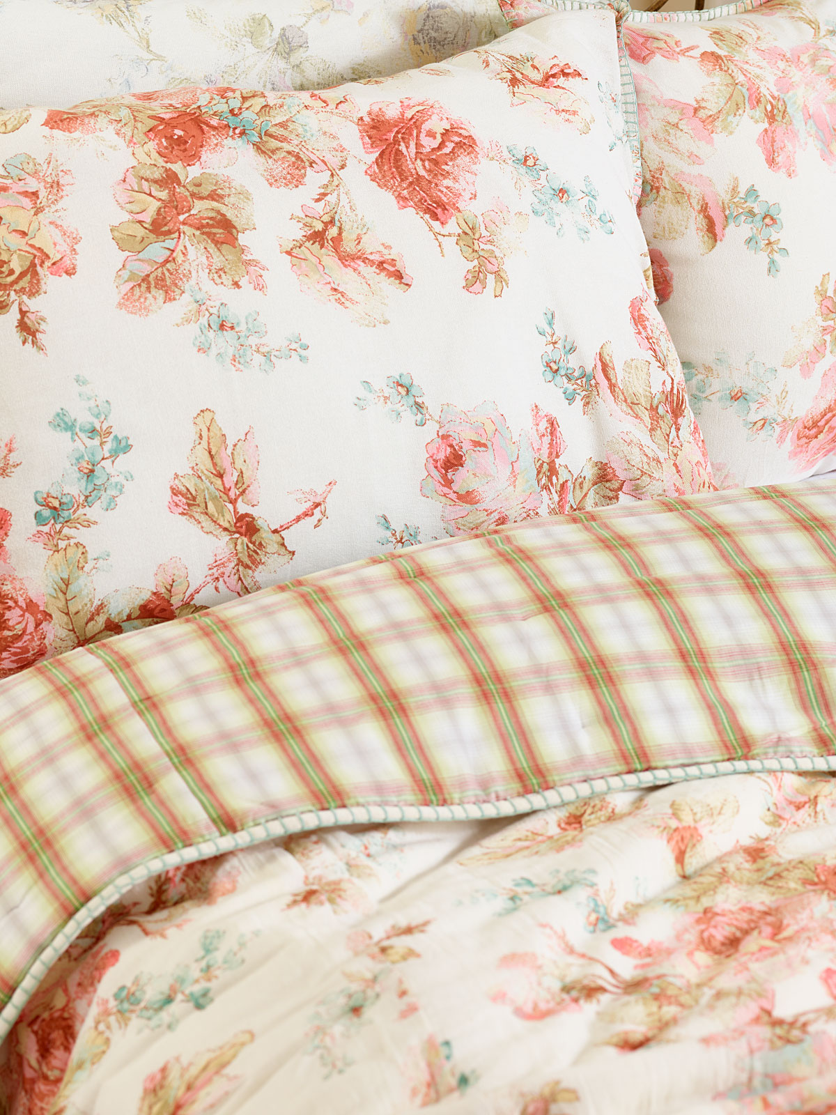 Victorian Rose Quilt Your Home, Bedding Beautiful Designs by April Cornell