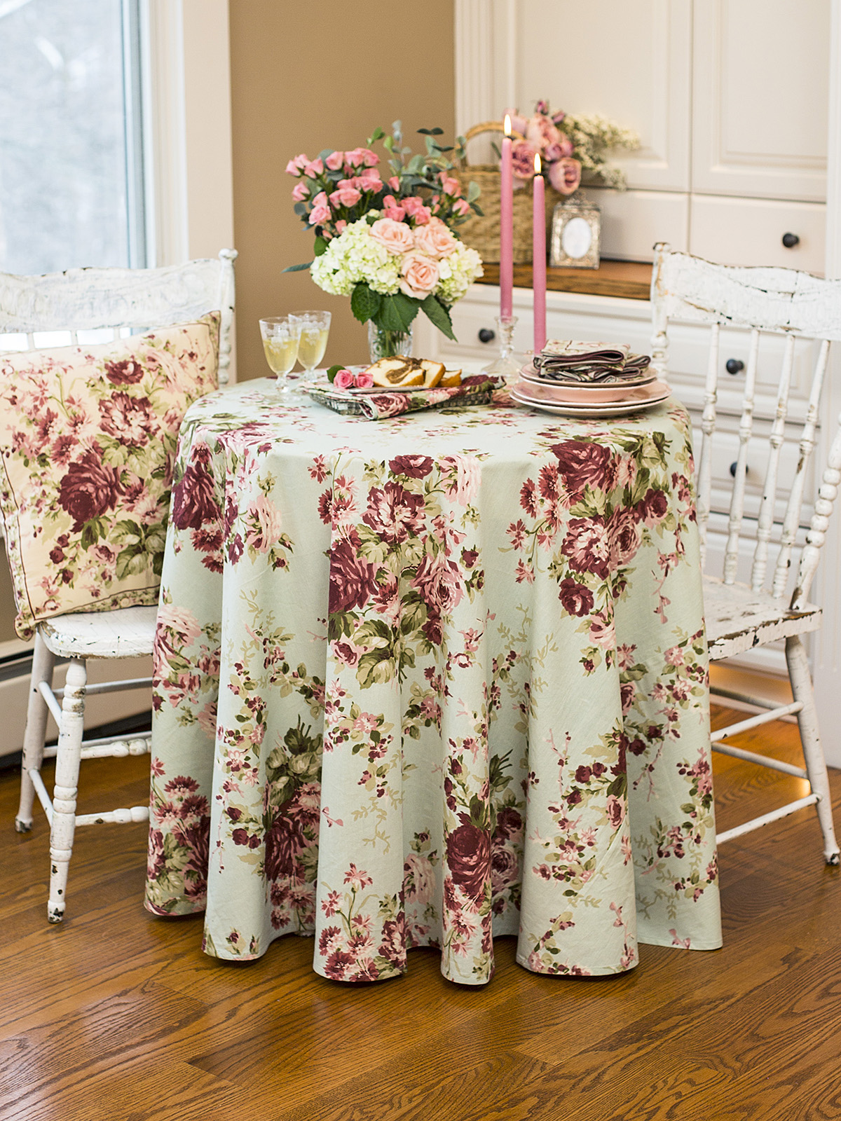 Cottage Rose Round Cloth Kitchen & Table Linens, Tablecloths