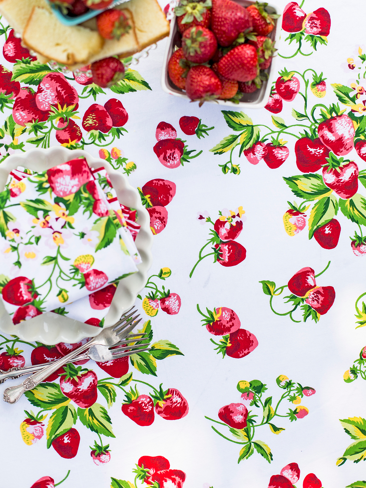 Strawberry Basket Tablecloth Kitchen & Table Linens, Tablecloths
