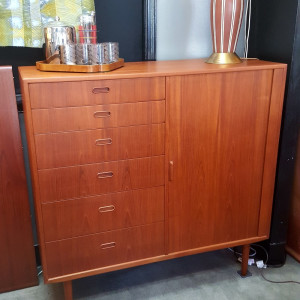 Vintage, Used and Custom Furniture Stores by City and Neighborhood in