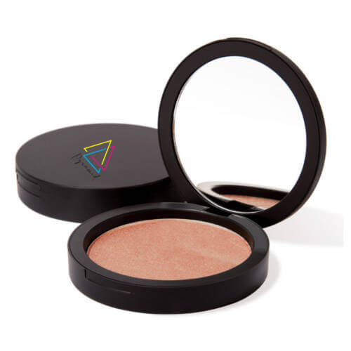 pyramid-Take+It+To+the+Runway+Highlighter+in+Rose+Gold-open | BEAUTIFY.TIPS