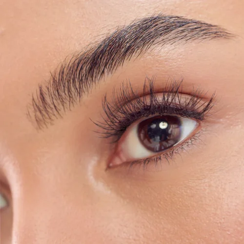 white shirt_lashes | BEAUTIFY.TIPS lip + lash