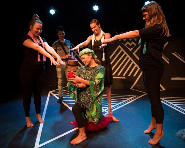 Boda solidaria: pidieron de regalo donaciones para construir una clínica de parto en África 6