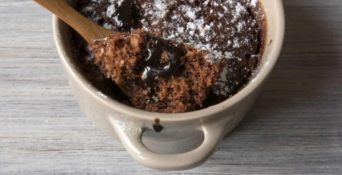 como hacer brownie en taza