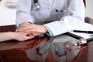 Llamar al paciente por su nombre y otros gestos que mejoran su salud 14