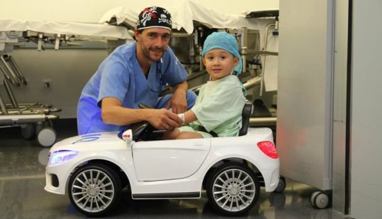 en autitos al quirofano